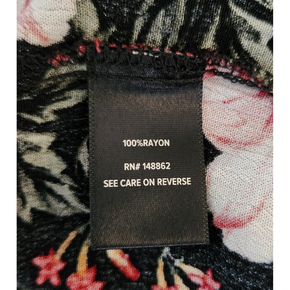 Torrid Women's Blouse Size 5 Black Floral Roses Pullover Flattering Romantic EUC - Picture 8 of 9